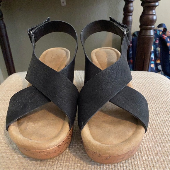 Chinese Laundry Wedges - Picture 1 of 3